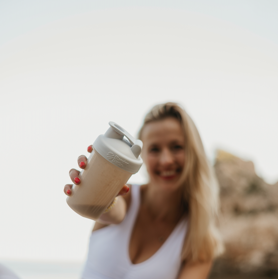 Wie Protein(pulver) Frauen bei Fitness und Muskelaufbau unterstützt